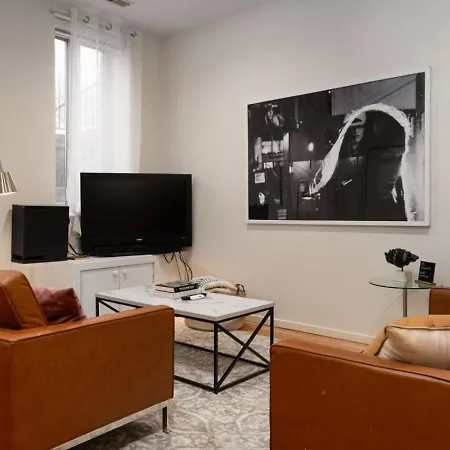 Wicker Park 2Br Apartment Near Milwaukee Ave